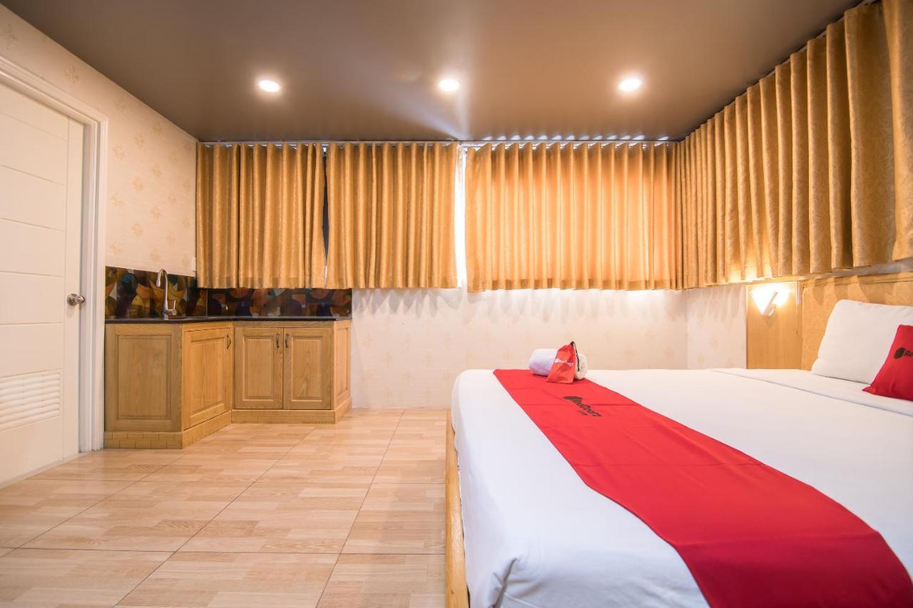 Reddoorz Plus Near Secc Ho Chi Minh City Exterior photo