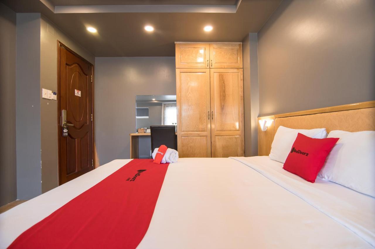 Reddoorz Plus Near Secc Ho Chi Minh City Exterior photo